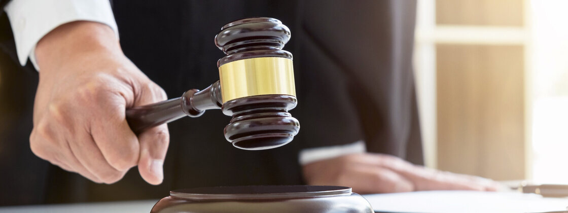 gerichtshammer.jpg gerichtshammer.jpg