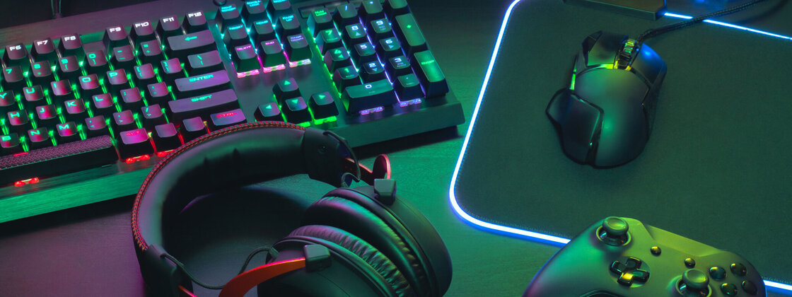 gamer_schreibtisch.jpg gamer_schreibtisch.jpg