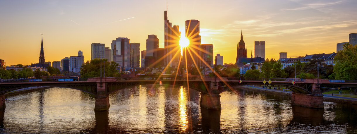 frankfurt-skyline.jpg